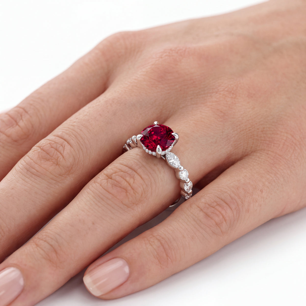 _lifestyle_image@SKU:RG736-LCRR01000004W #metal_10k-white-gold+origin_lab-created