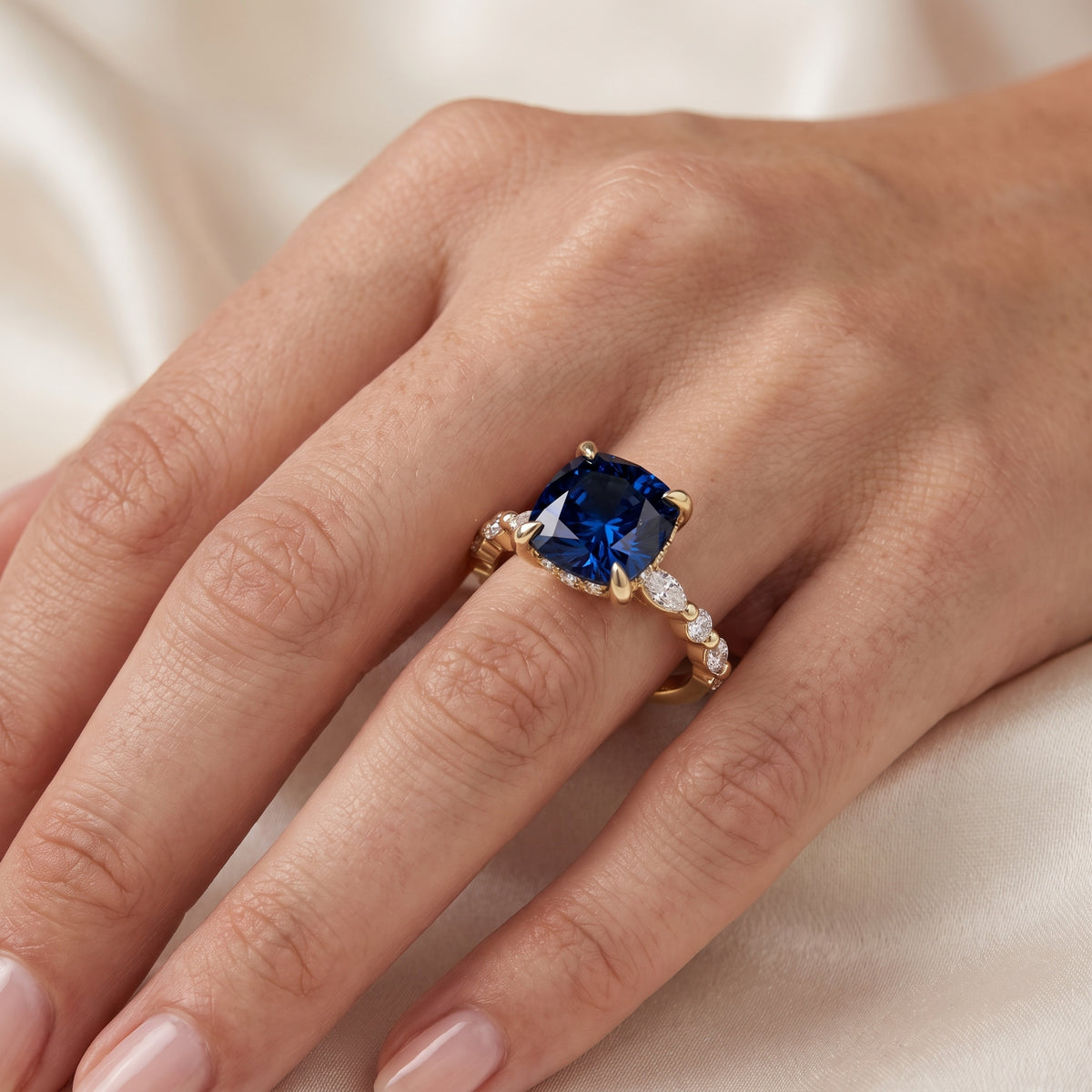 _lifestyle_image@SKU:RG736-NCSC04000004Y #metal_14k-yellow-gold+origin_lab-created