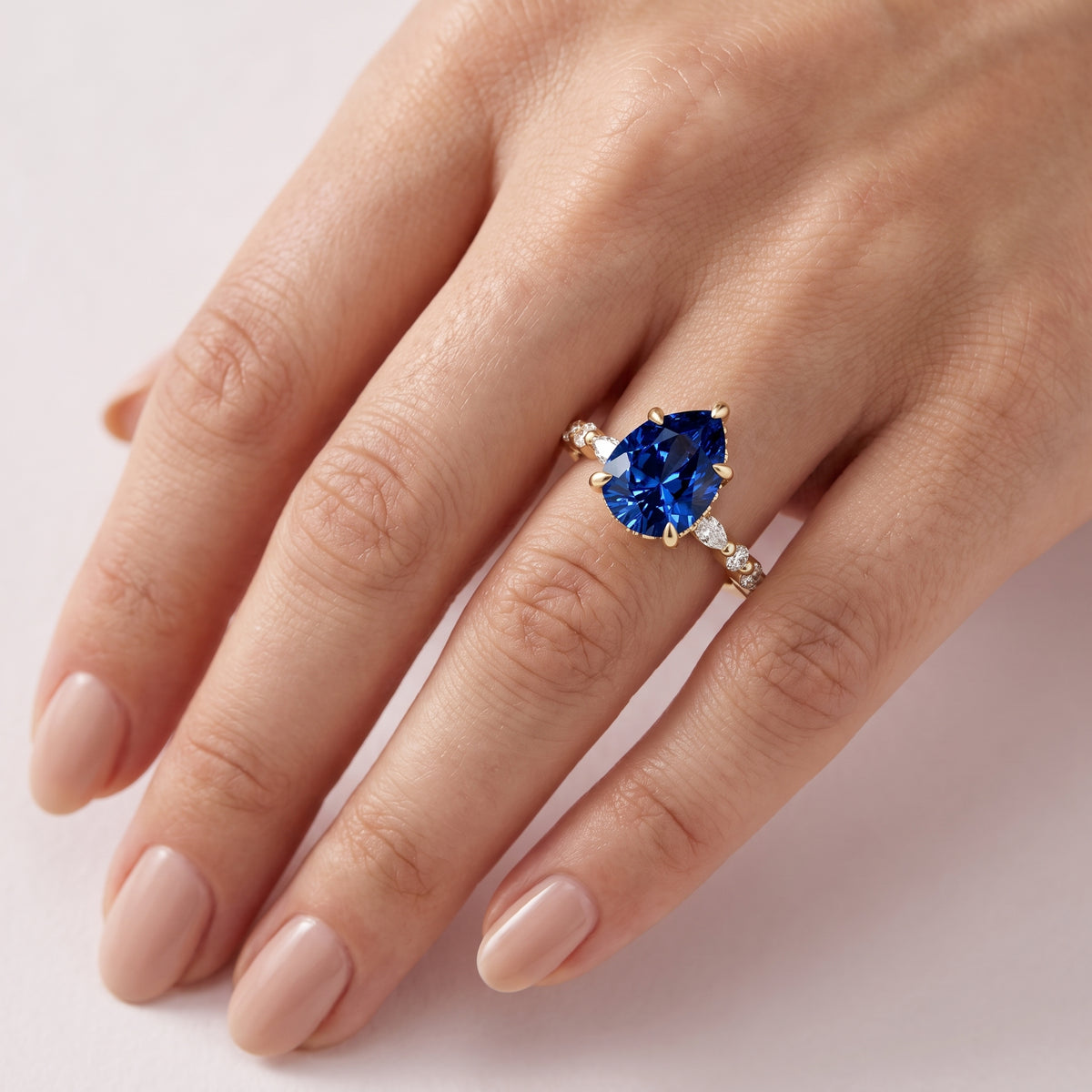 _lifestyle_image@SKU:RG736-NCSD04000004Y #metal_14k-yellow-gold+origin_lab-created