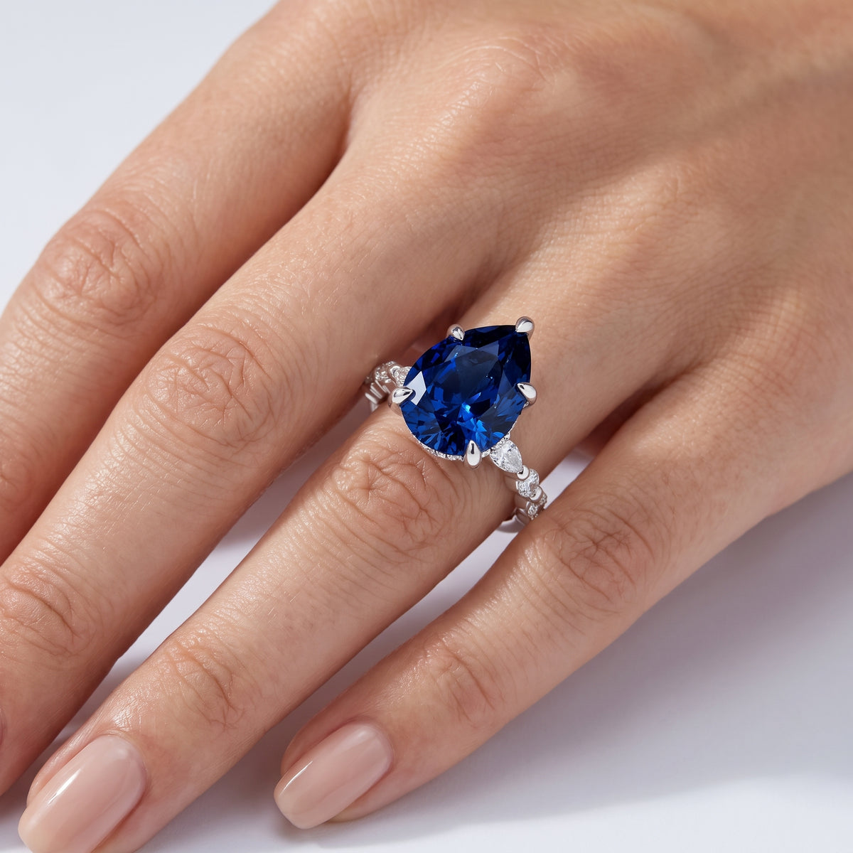 _lifestyle_image@SKU:RG736-NCSD0400000PL #metal_platinum+origin_lab-created