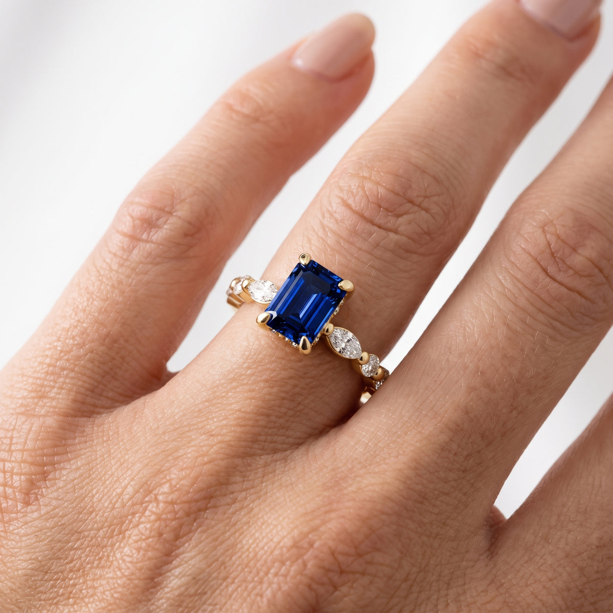 _lifestyle_image@SKU:RG736-NCSE01000004Y #metal_14k-yellow-gold+origin_lab-created