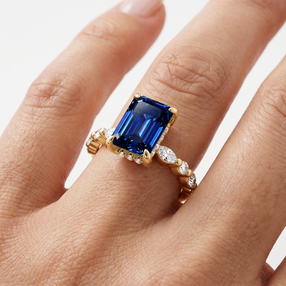 _lifestyle_image@SKU:RG736-NCSE02000004Y #metal_14k-yellow-gold+origin_lab-created