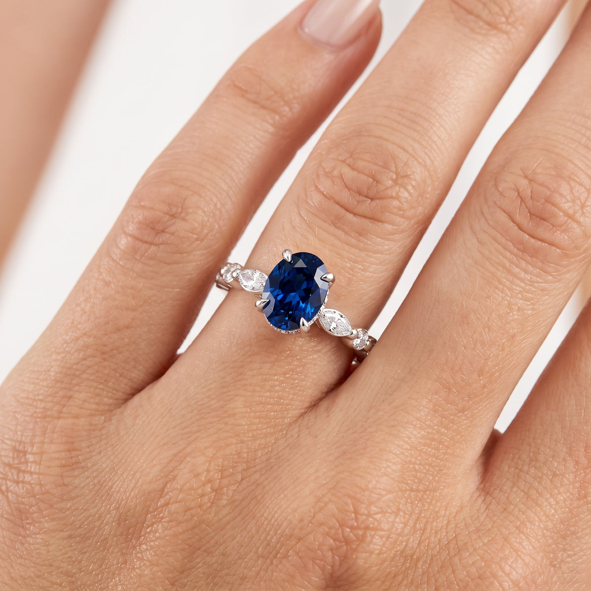 _lifestyle_image@SKU:RG736-NCSO01000004W #metal_14k-white-gold+origin_lab-created