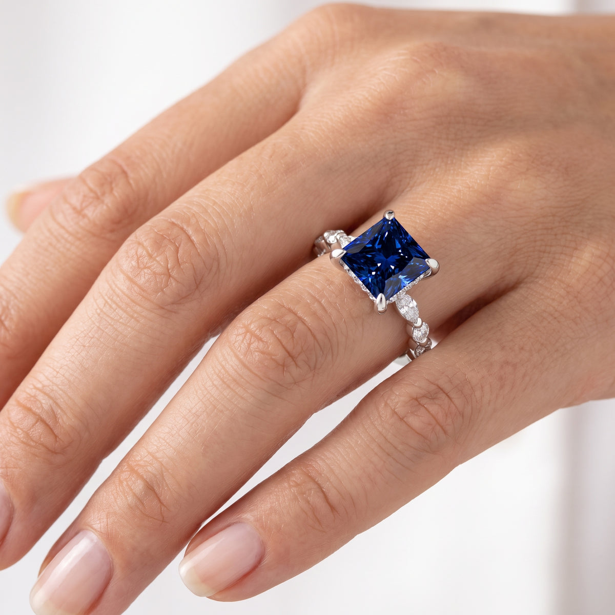 _lifestyle_image@SKU:RG736-NCSP0200000PL #metal_platinum+origin_lab-created