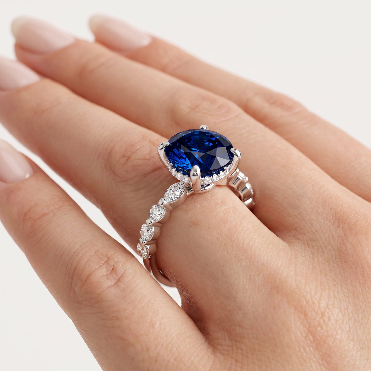 _lifestyle_image@SKU:RG736-NCSR04000004W #metal_14k-white-gold+origin_lab-created