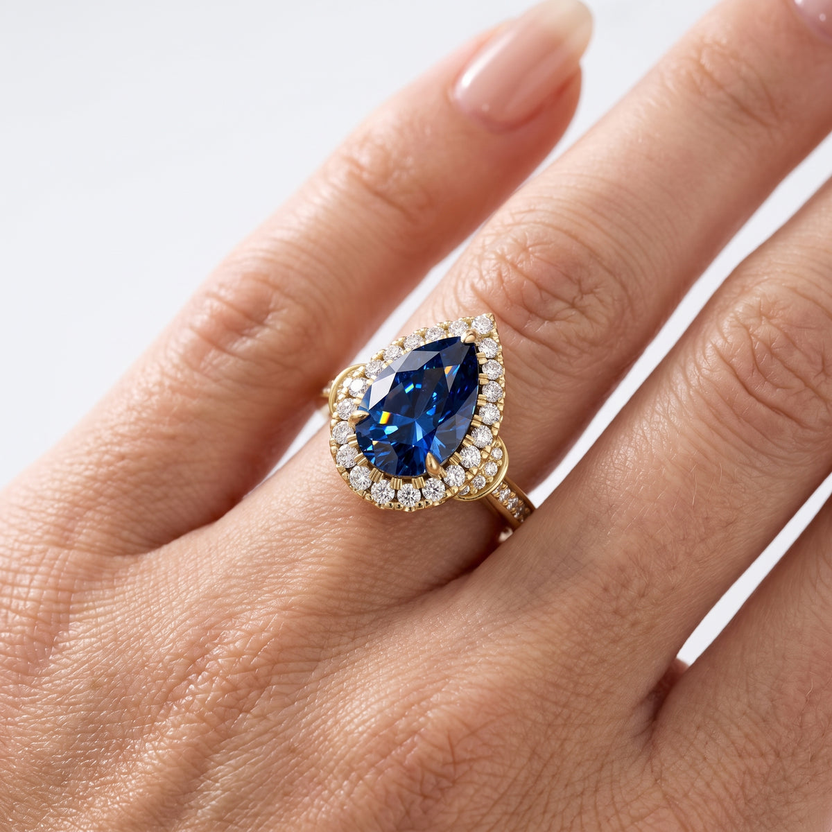 _lifestyle_image@SKU:RG802-NCSD02000004Y #metal_14k-yellow-gold+origin_lab-created