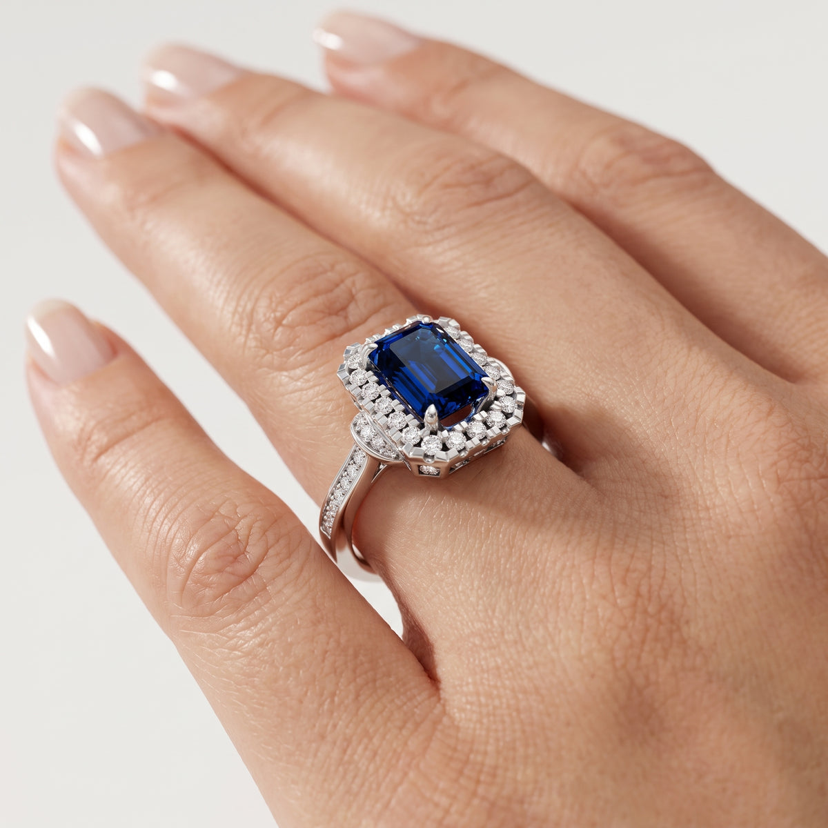_lifestyle_image@SKU:RG802-NCSE02000004W #metal_14k-white-gold+origin_lab-created