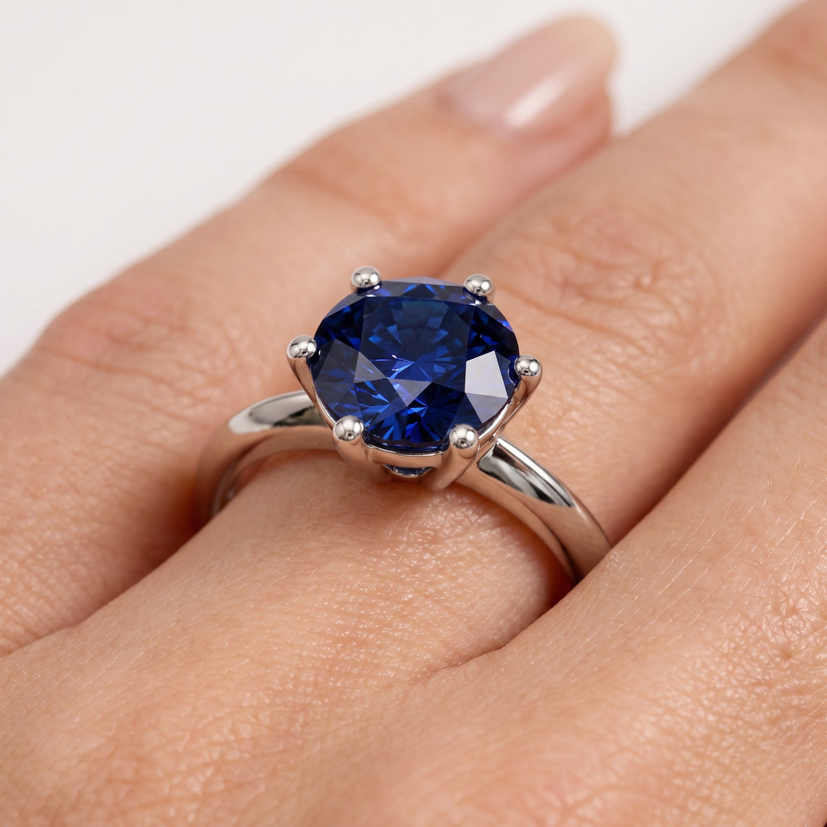_lifestyle_image@SKU:RG839-LCSR02000004W #metal_10k-white-gold+origin_lab-created