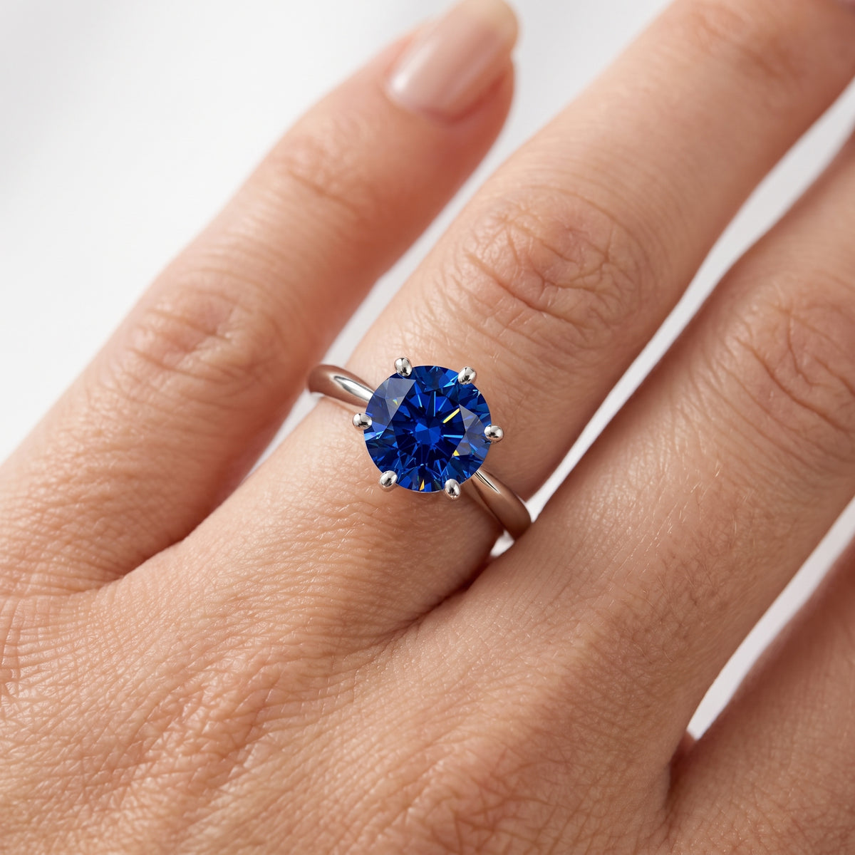 _lifestyle_image@SKU:RG839-NCSR01000004W #metal_14k-white-gold+origin_lab-created