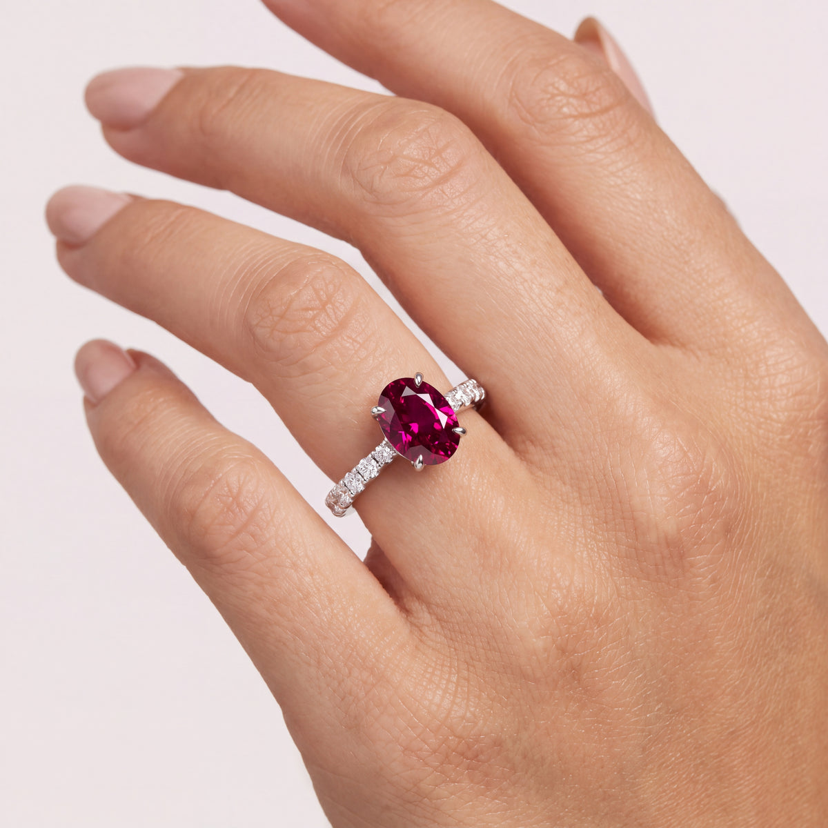 _lifestyle_image@SKU:RG847-LCRO01000004W #metal_10k-white-gold+origin_lab-created