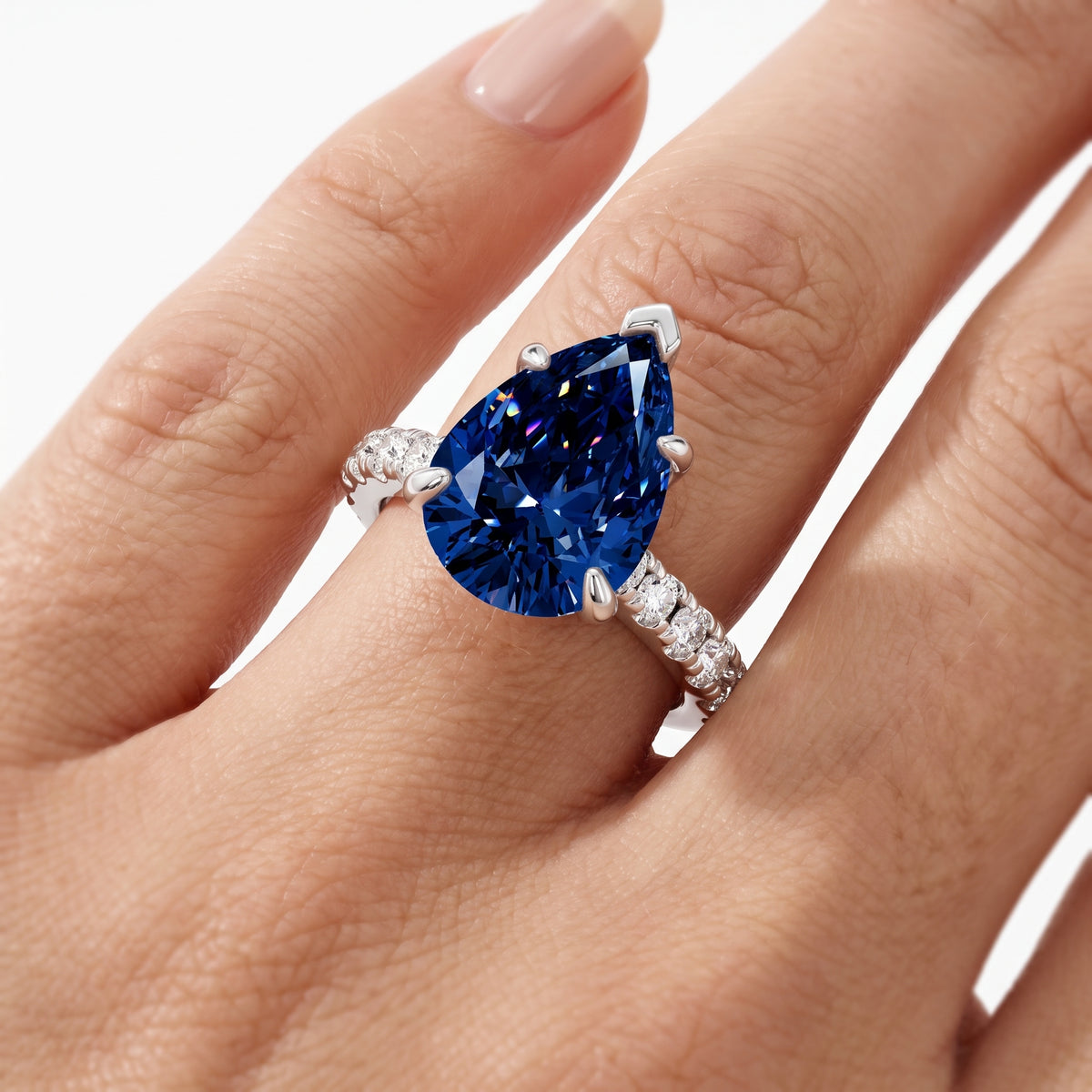 _lifestyle_image@SKU:RG847-LCSD03000004W #metal_10k-white-gold+origin_lab-created