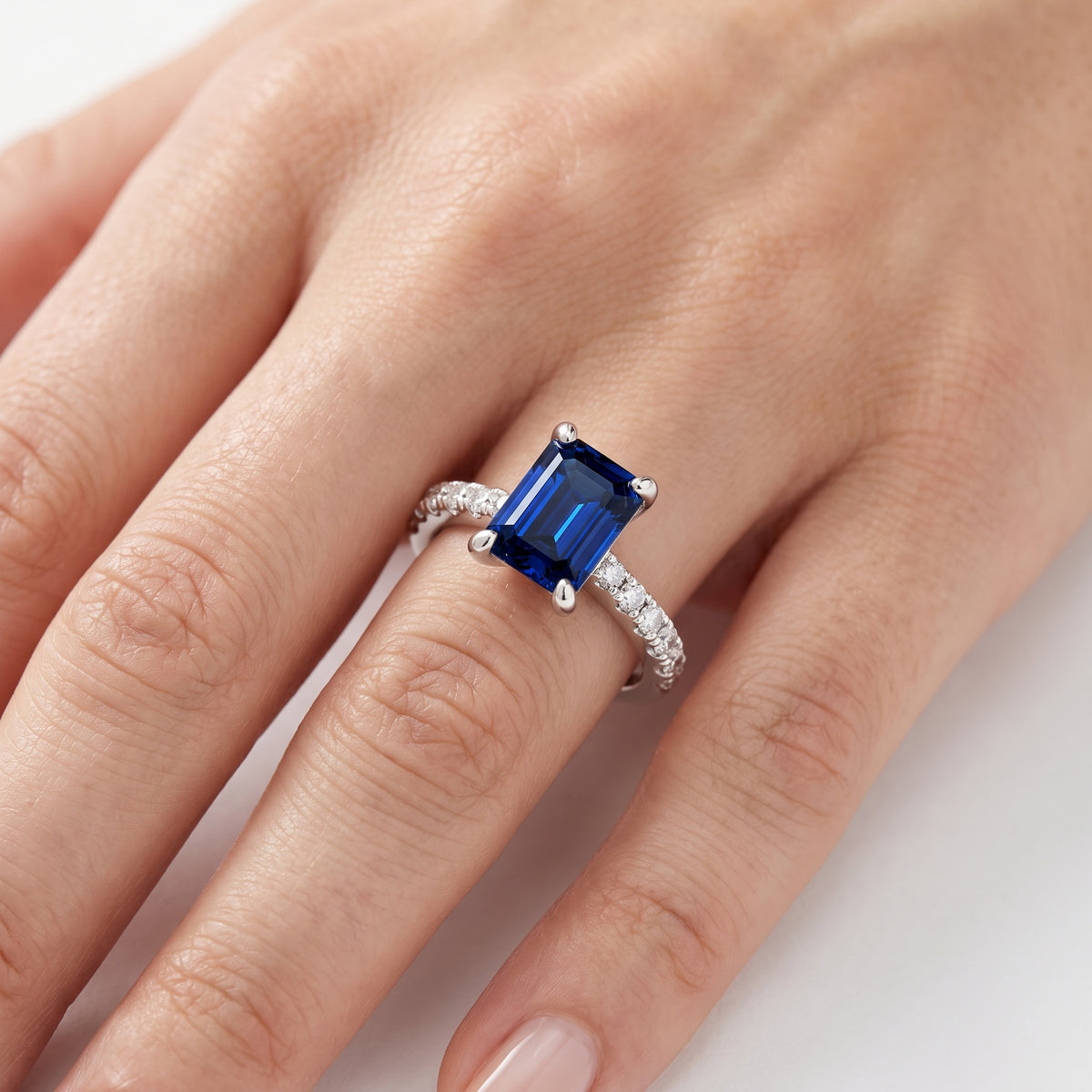 _lifestyle_image@SKU:RG847-LCSE0300000DW #metal_silver+origin_lab-created