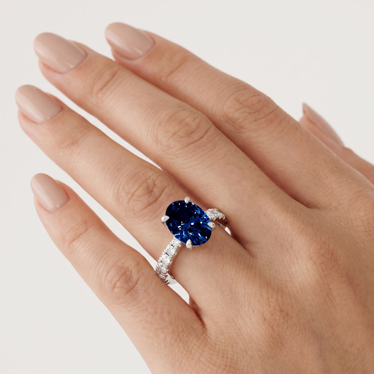 _lifestyle_image@SKU:RG847-LCSO03000004W #metal_10k-white-gold+origin_lab-created