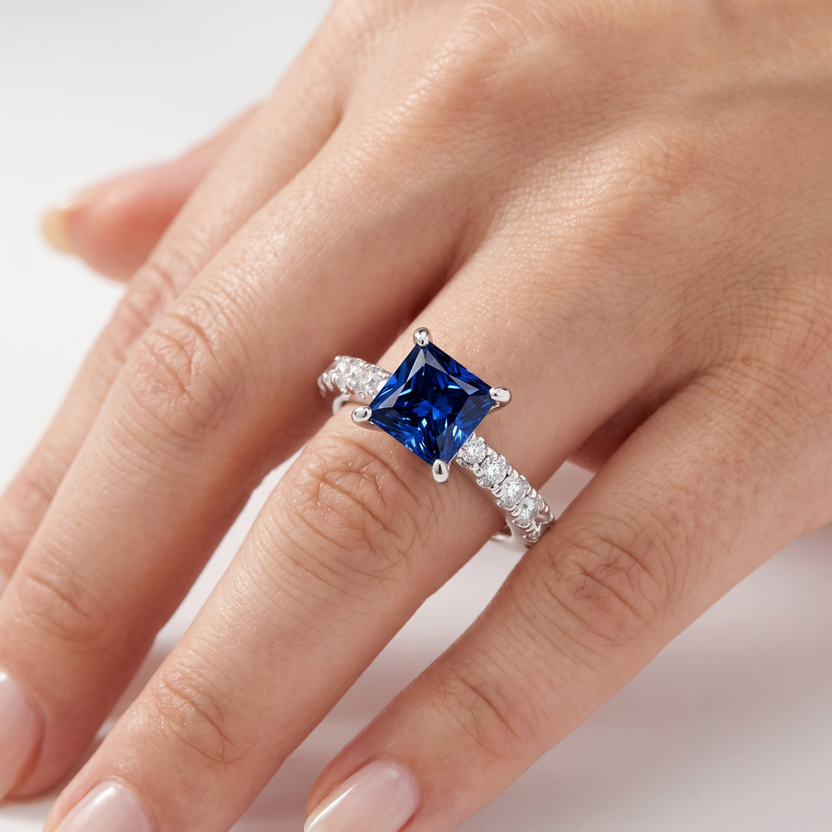 _lifestyle_image@SKU:RG847-LCSP0100000DW #metal_silver+origin_lab-created