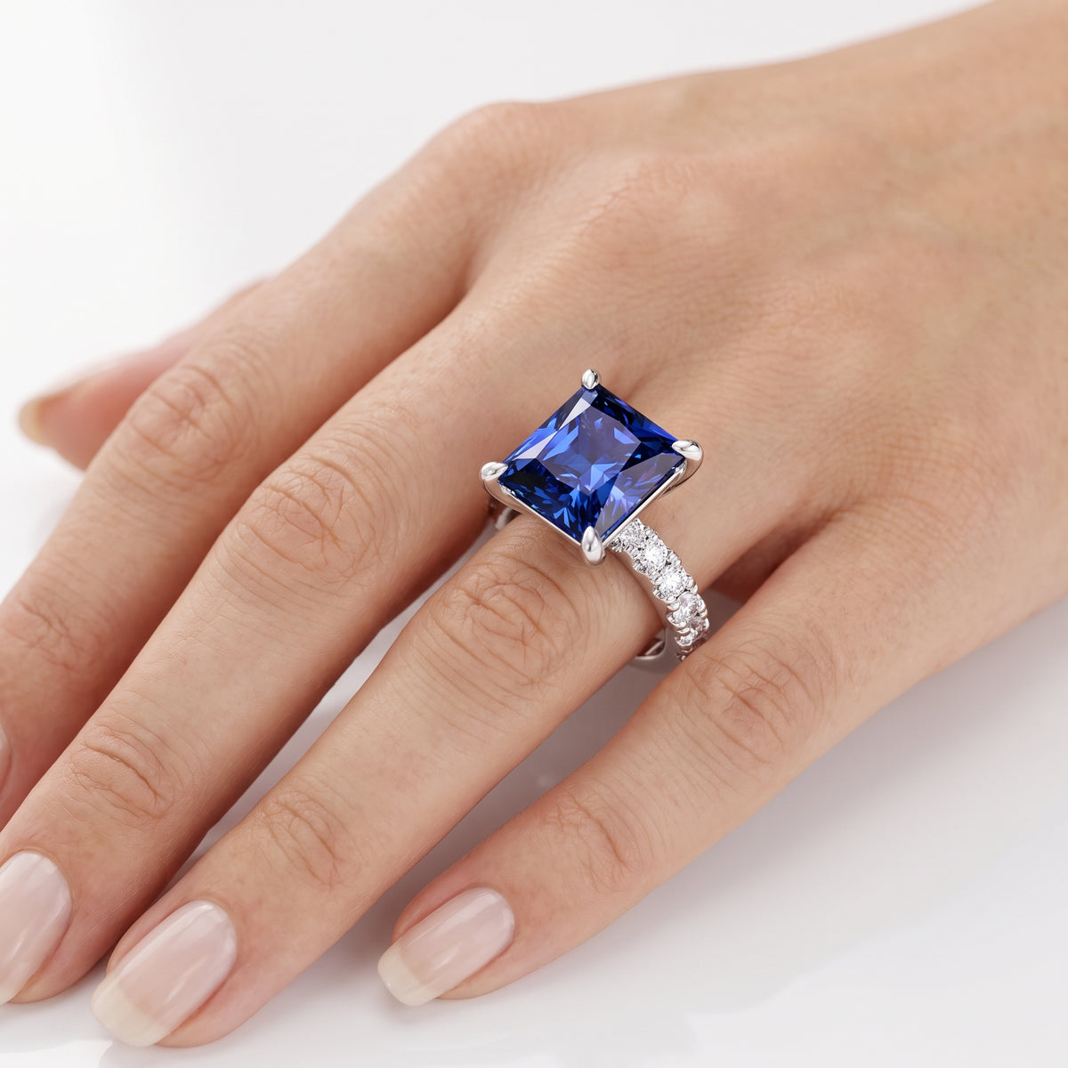 _lifestyle_image@SKU:RG847-LCSP0300000DW #metal_silver+origin_lab-created