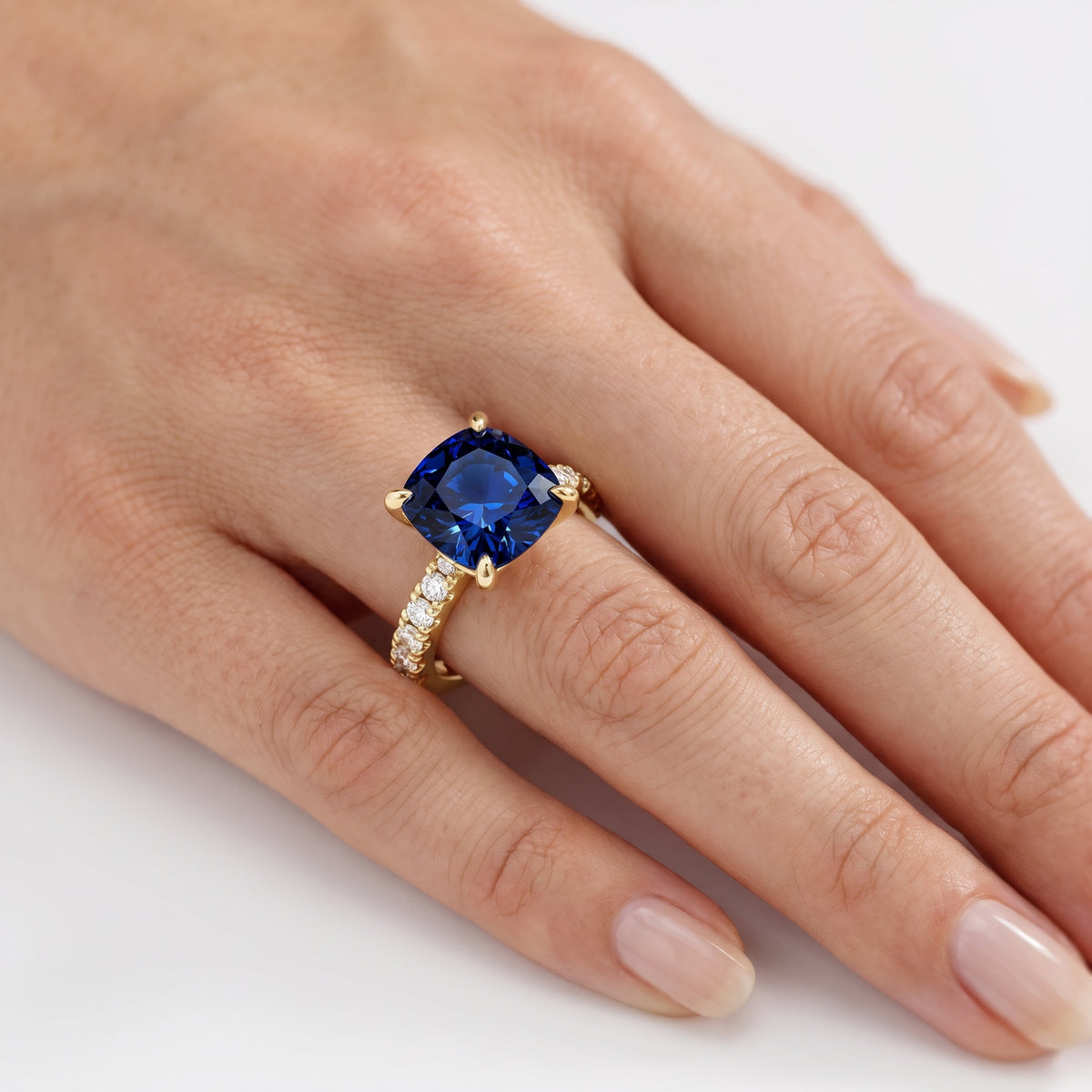 _lifestyle_image@SKU:RG847-NCSC04000004Y #metal_14k-yellow-gold+origin_lab-created