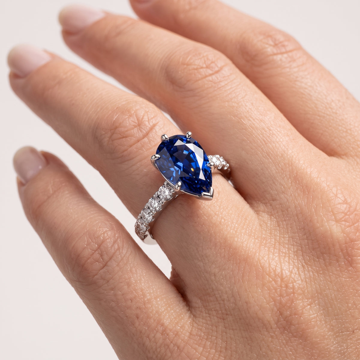 _lifestyle_image@SKU:RG847-NCSD02000004W #metal_14k-white-gold+origin_lab-created