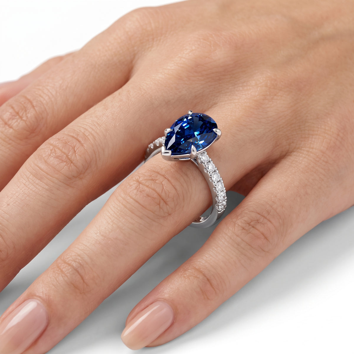 _lifestyle_image@SKU:RG847-NCSD03000004W #metal_14k-white-gold+origin_lab-created