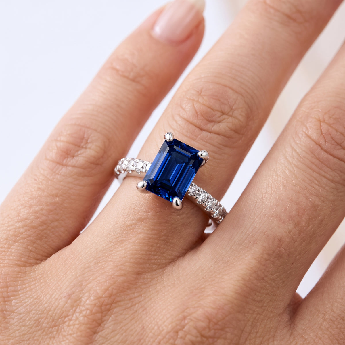 _lifestyle_image@SKU:RG847-NCSE02000004W #metal_14k-white-gold+origin_lab-created