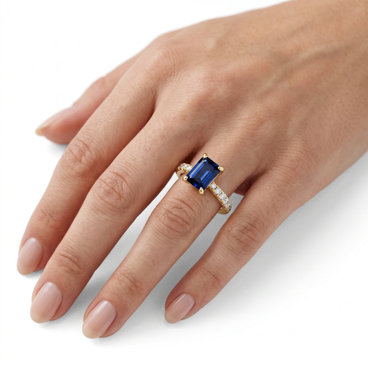 _lifestyle_image@SKU:RG847-NCSE02000004Y #metal_14k-yellow-gold+origin_lab-created
