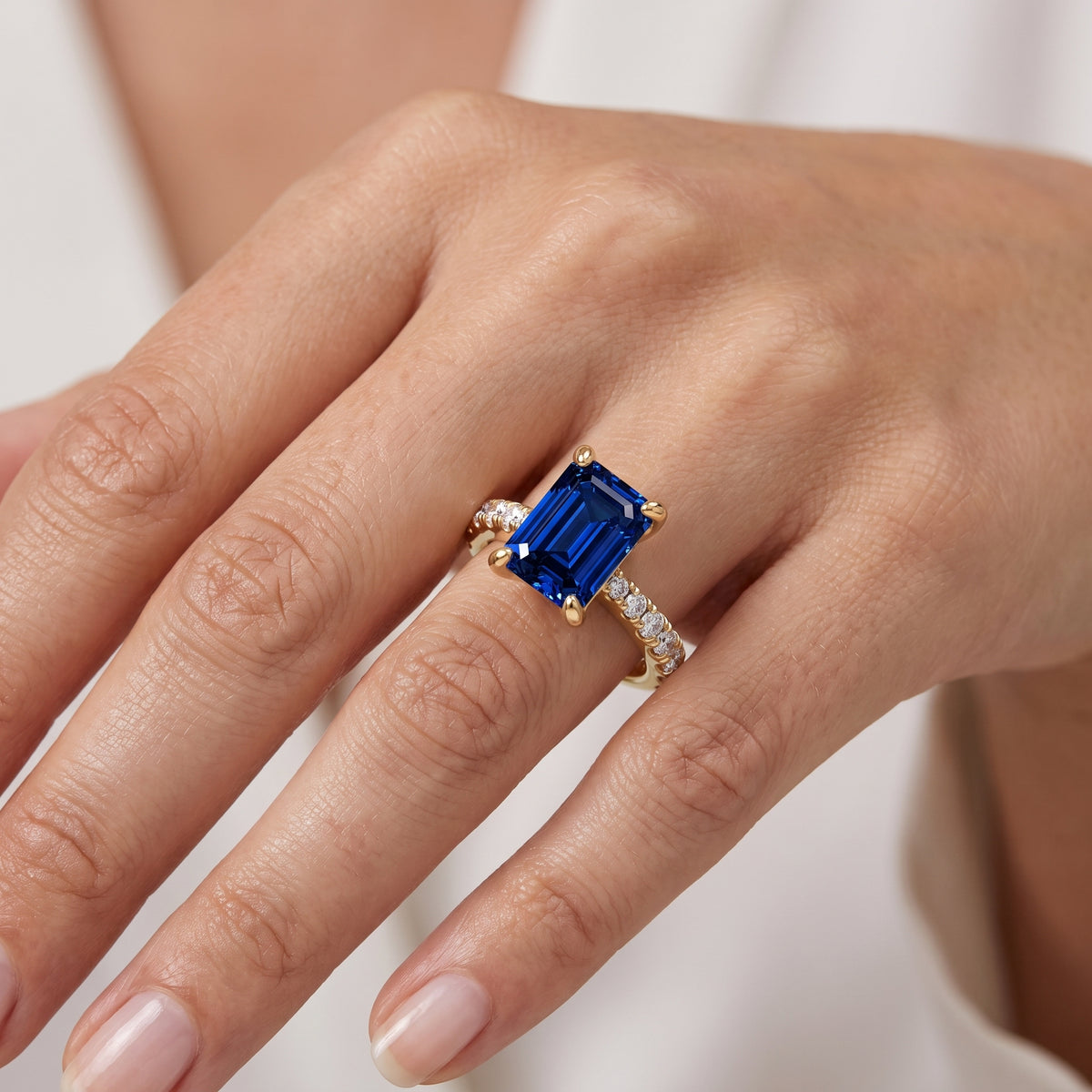 _lifestyle_image@SKU:RG847-NCSE03000004Y #metal_14k-yellow-gold+origin_lab-created