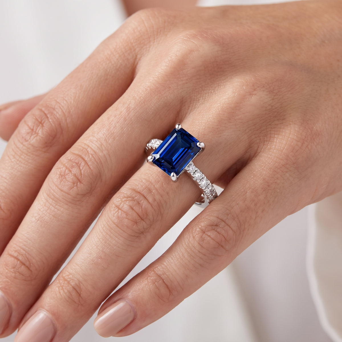 _lifestyle_image@SKU:RG847-NCSE04000004W #metal_14k-white-gold+origin_lab-created