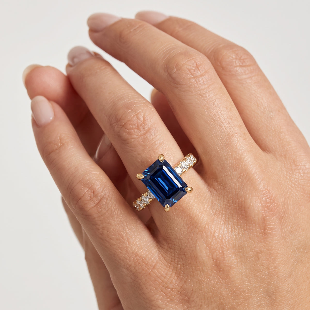 _lifestyle_image@SKU:RG847-NCSE04000004Y #metal_14k-yellow-gold+origin_lab-created