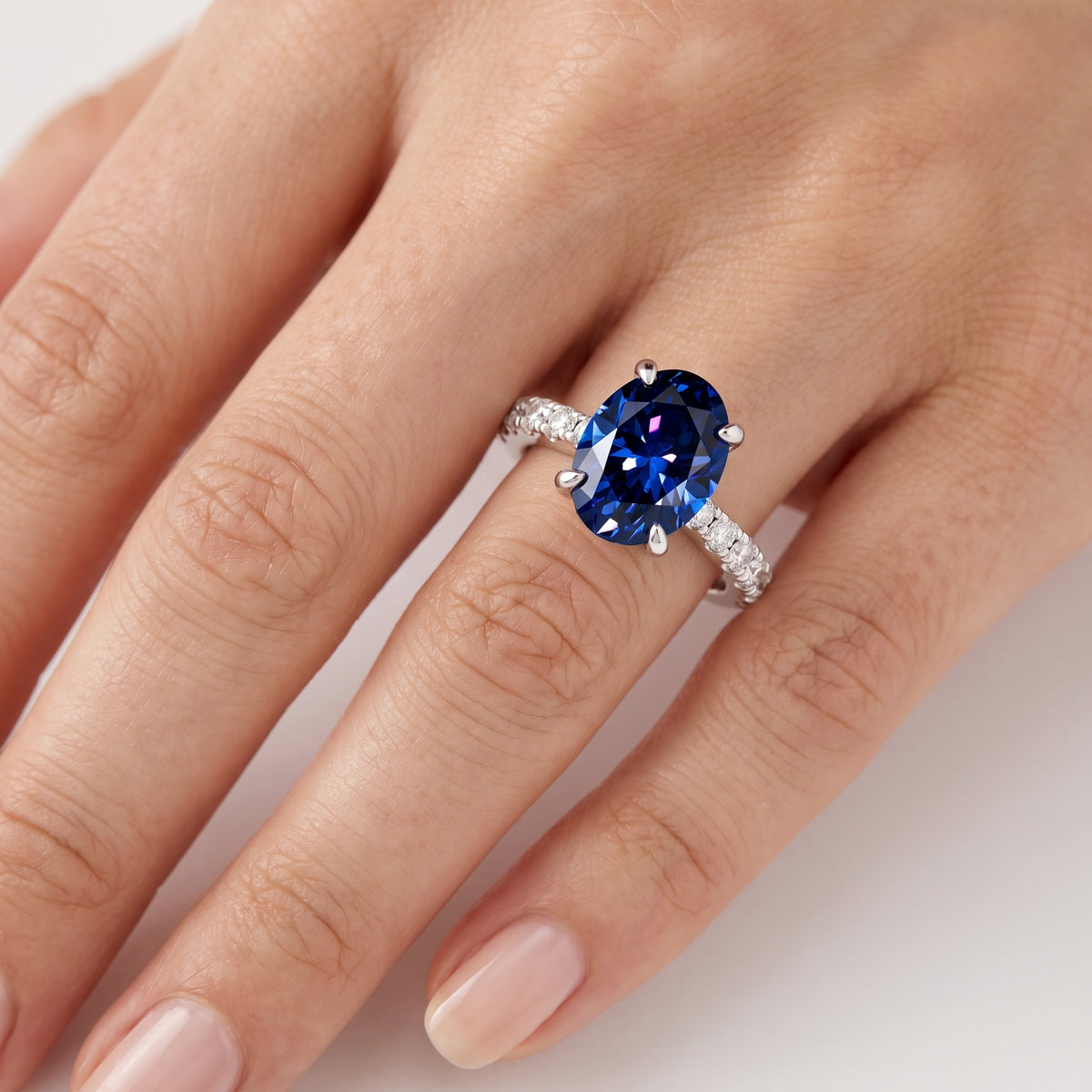 _lifestyle_image@SKU:RG847-NCSO03000004W #metal_14k-white-gold+origin_lab-created