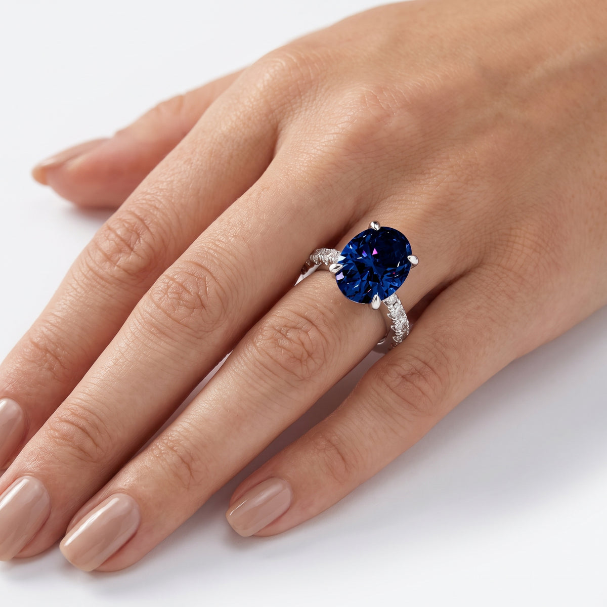 _lifestyle_image@SKU:RG847-NCSO04000004W #metal_14k-white-gold+origin_lab-created