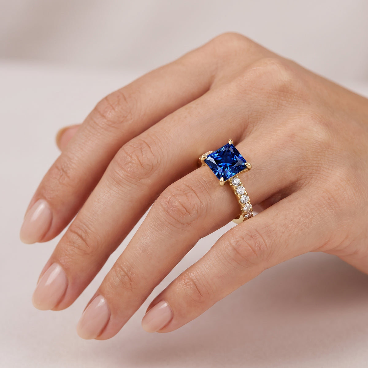 _lifestyle_image@SKU:RG847-NCSP04000004Y #metal_14k-yellow-gold+origin_lab-created