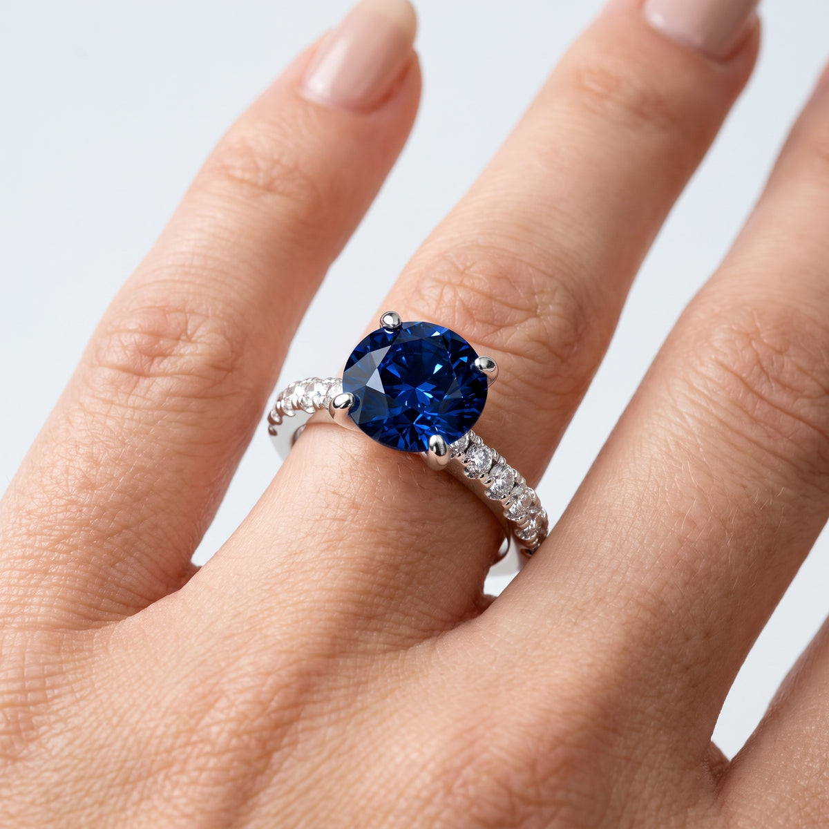 _lifestyle_image@SKU:RG847-NCSR03000004W #metal_14k-white-gold+origin_lab-created