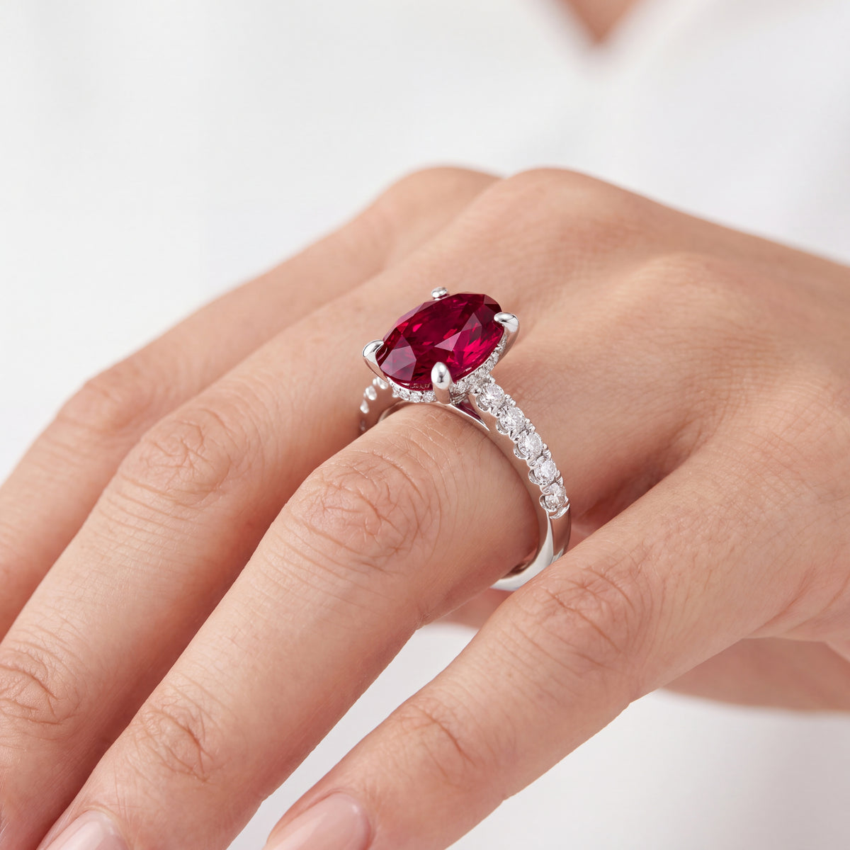 _lifestyle_image@SKU:RG930-LCRO03000004W #metal_10k-white-gold+origin_lab-created