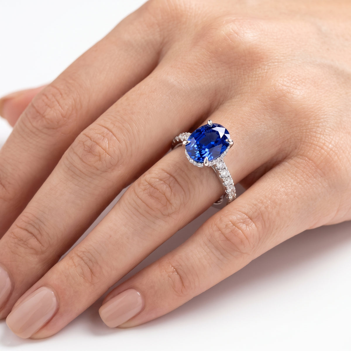 _lifestyle_image@SKU:RG930-LCSO03000004W #metal_10k-white-gold+origin_lab-created