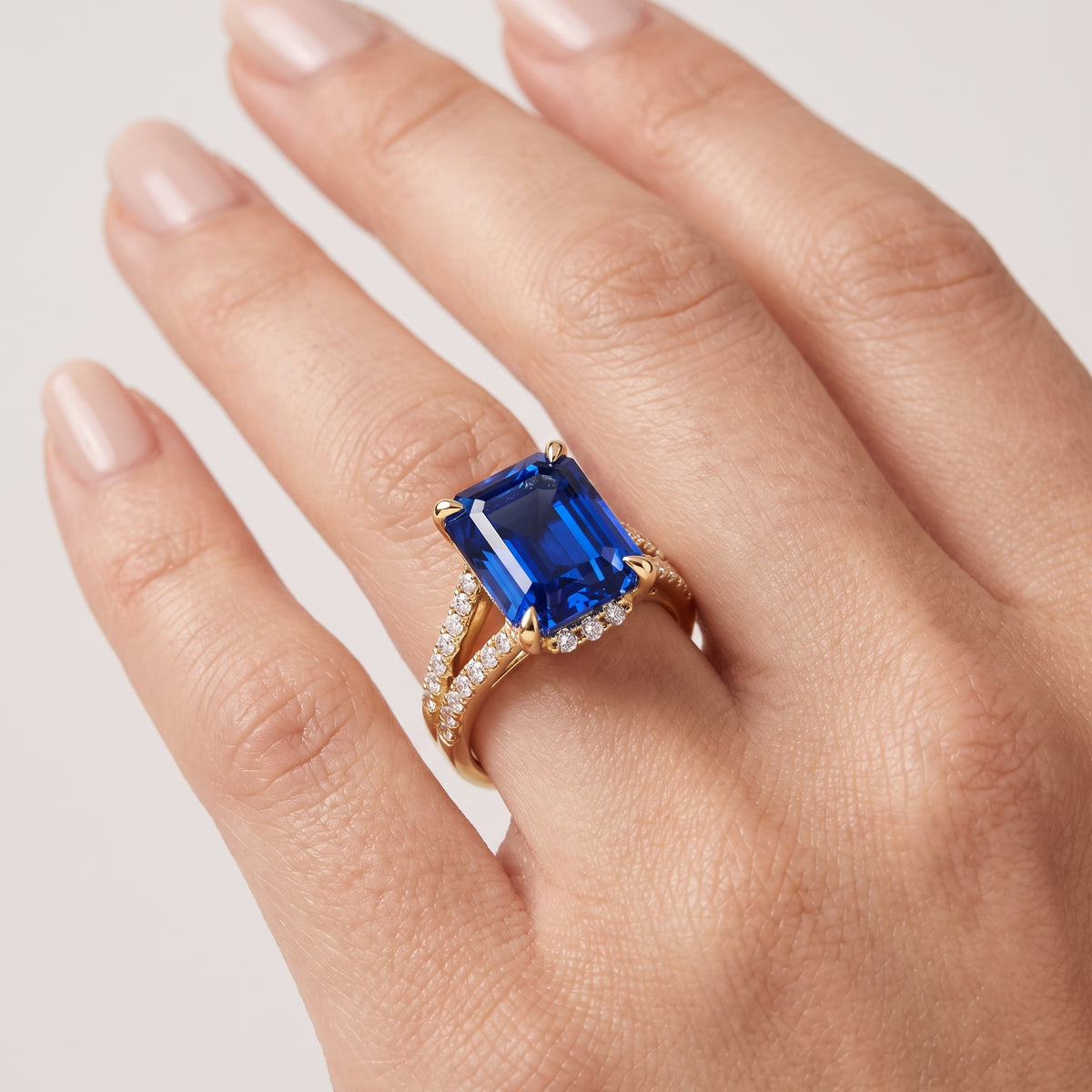 _lifestyle_image@SKU:RG939-NCSE03000004Y #metal_14k-yellow-gold+origin_lab-created