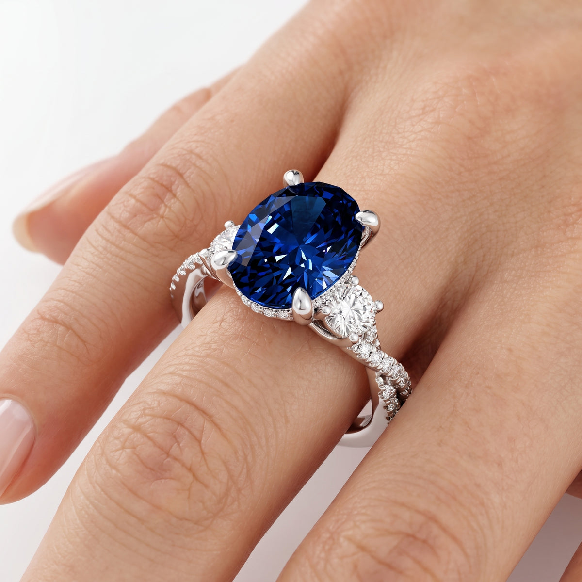 _lifestyle_image@SKU:RG948-LCSO03000004W #metal_10k-white-gold+origin_lab-created
