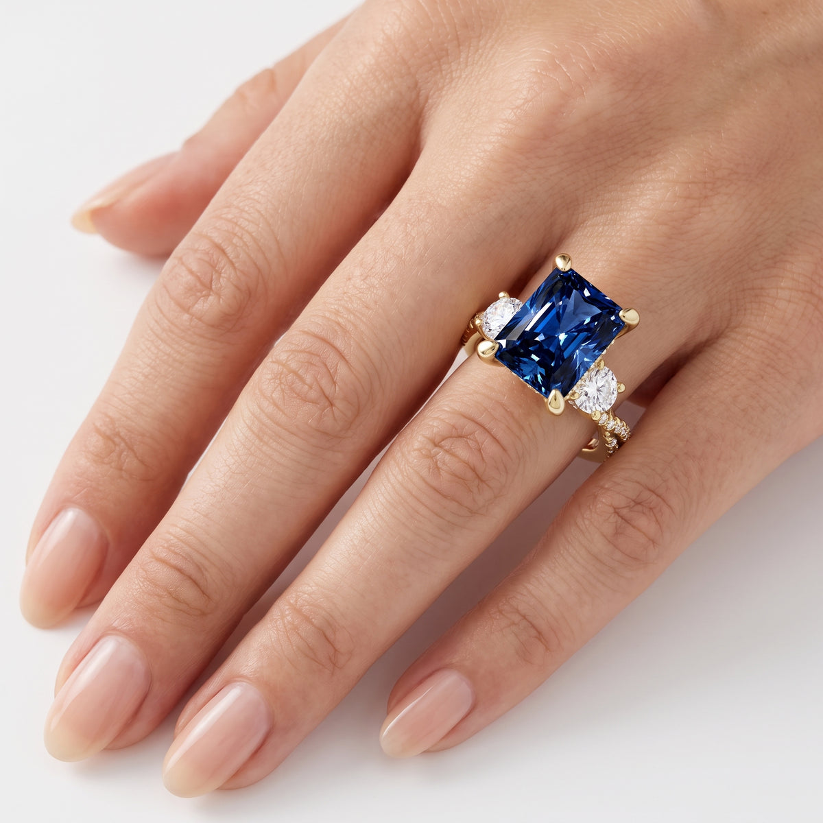 _lifestyle_image@SKU:RG948-NCST03000004Y #metal_14k-yellow-gold+origin_lab-created