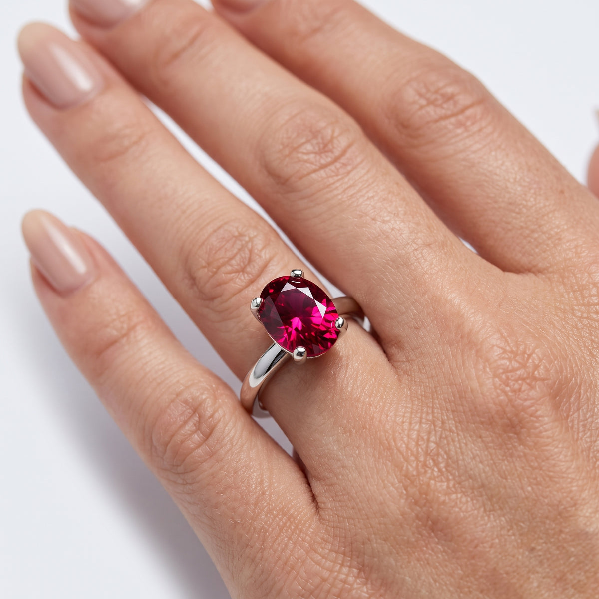 _lifestyle_image@SKU:RG952-LCRO02000004W #metal_10k-white-gold+origin_lab-created