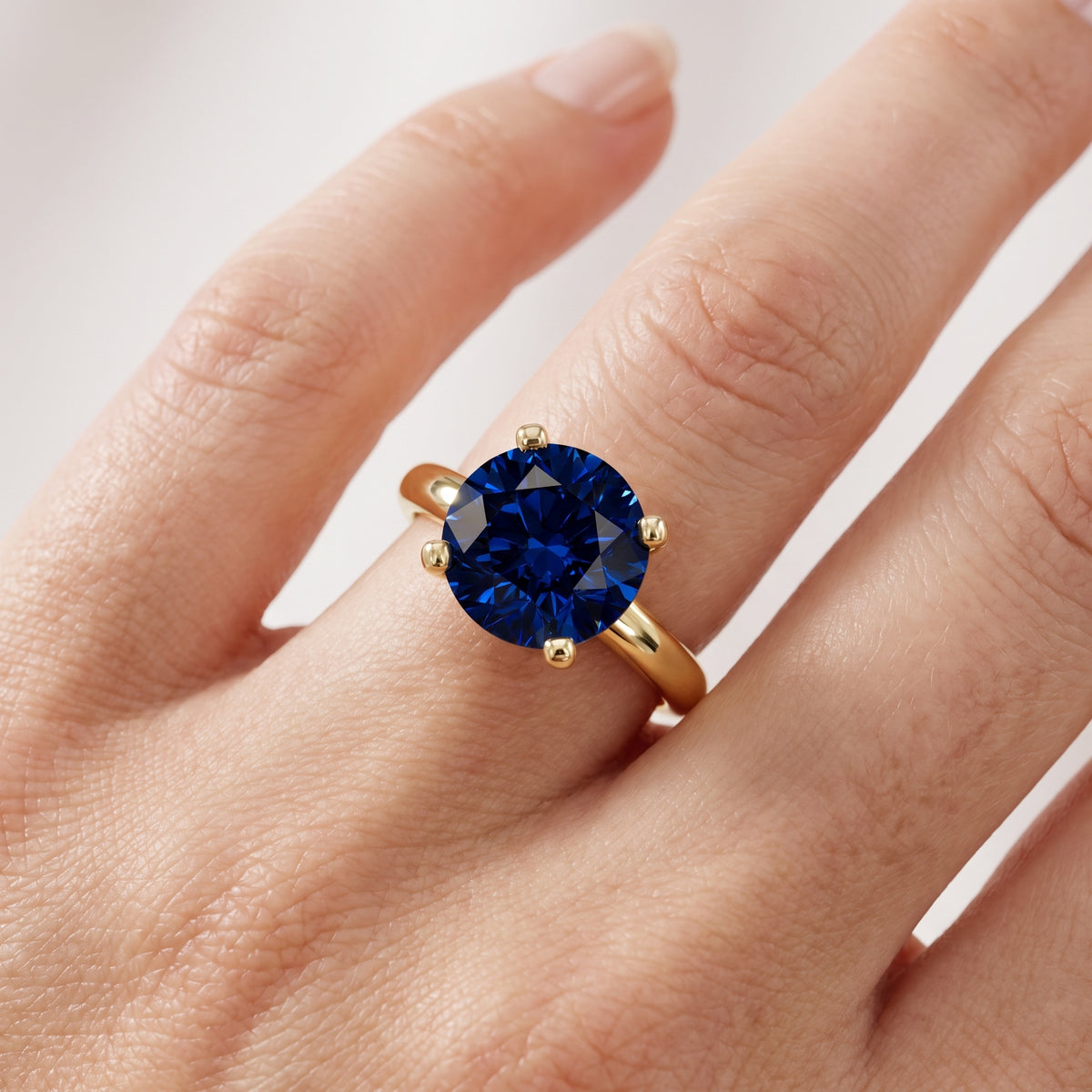 _lifestyle_image@SKU:RG952-LCSR02000004Y #metal_10k-yellow-gold+origin_lab-created