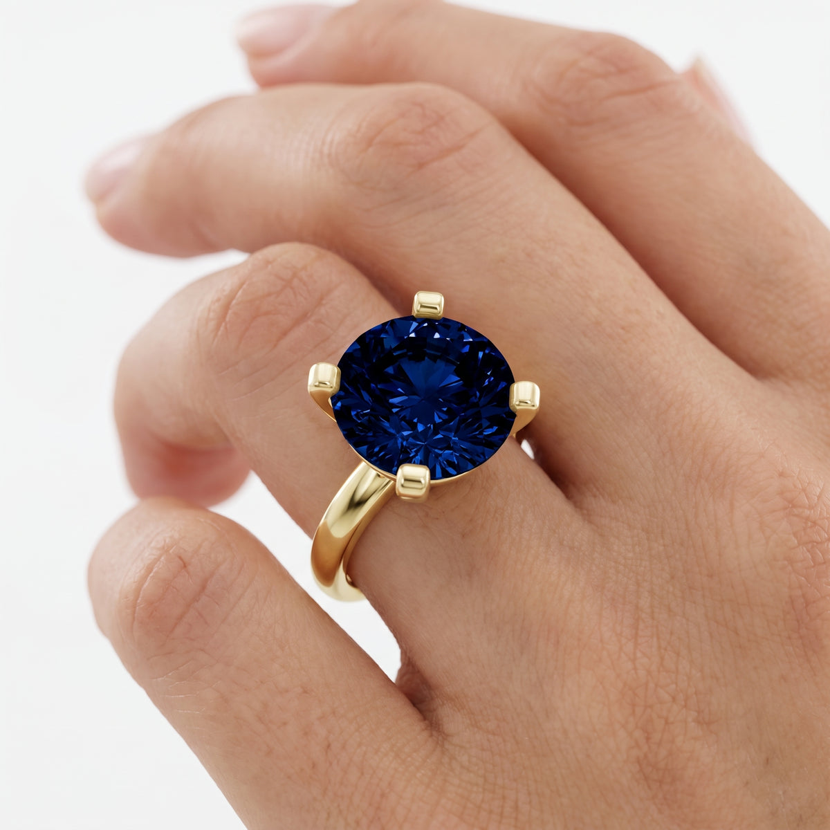 _lifestyle_image@SKU:RG952-LCSR04000004Y #metal_10k-yellow-gold+origin_lab-created