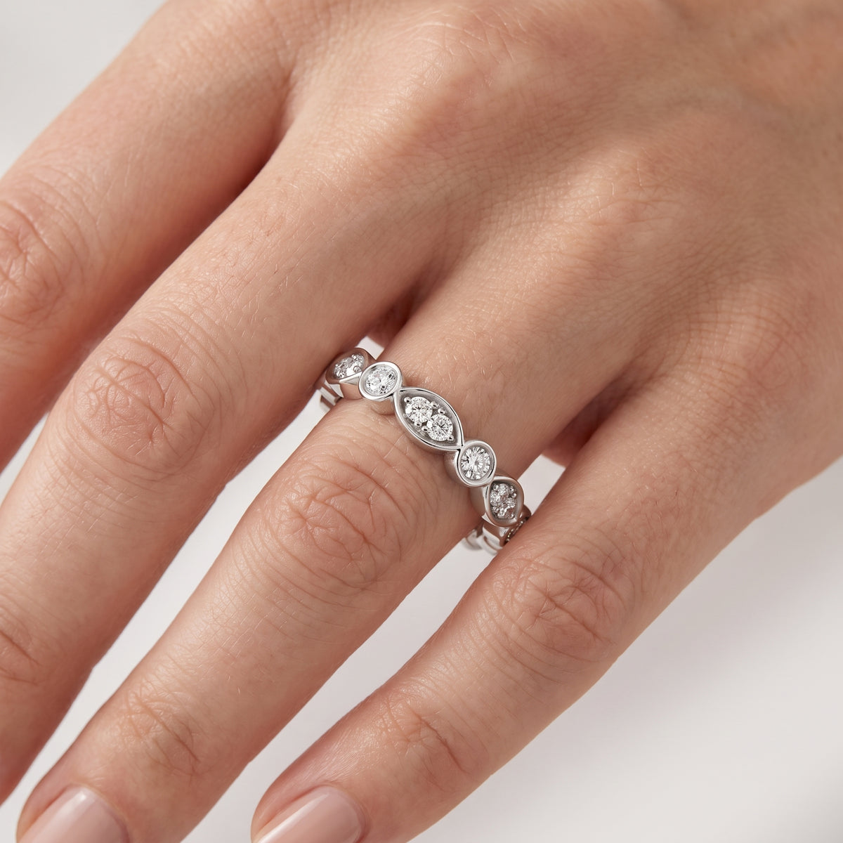 _lifestyle_image@SKU:T0545-NADR00360004W #metal_14k-white-gold+origin_lab-grown+quality_ef-vs2+