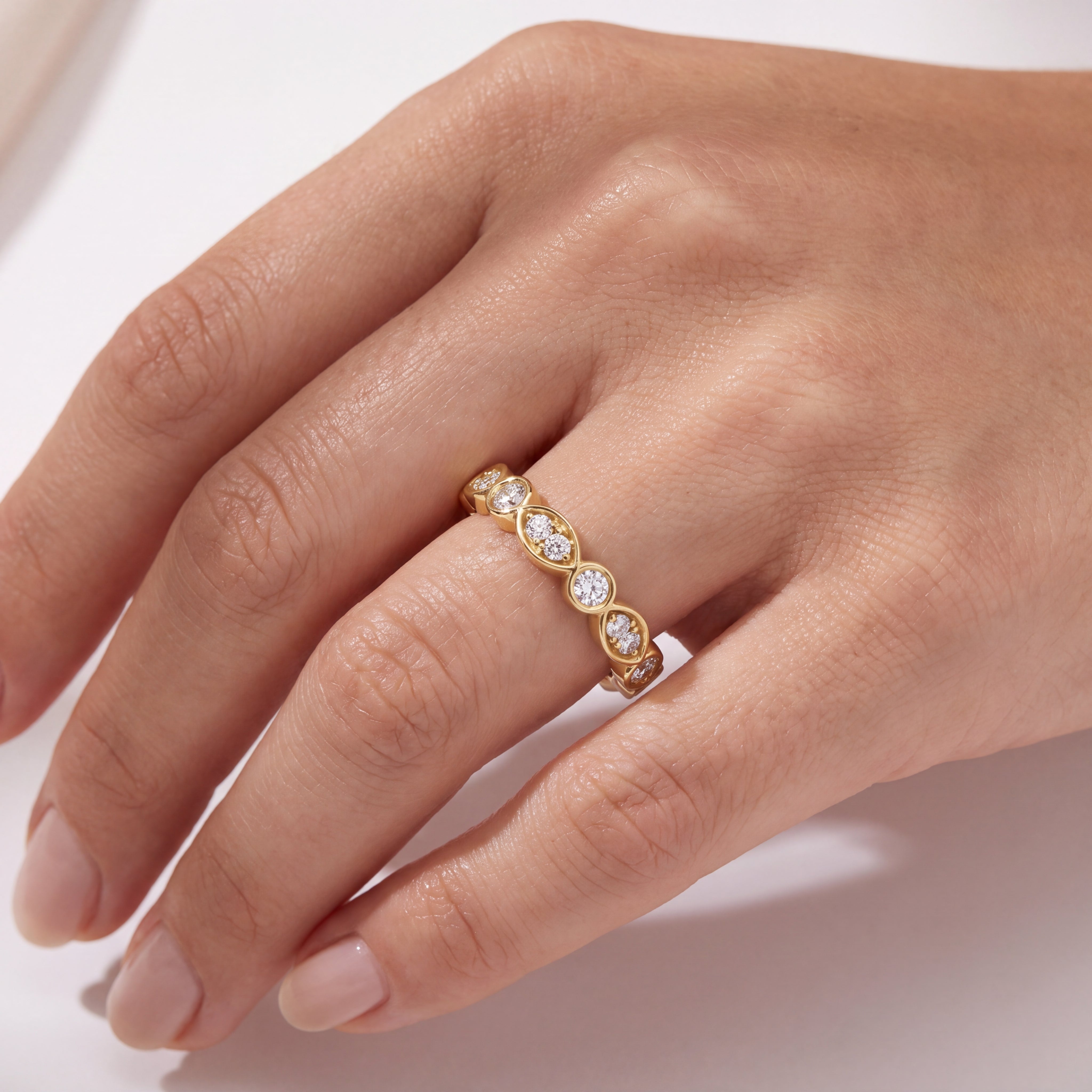 _lifestyle_image@SKU:T0545-LADR00360004Y #metal_10k-yellow-gold+origin_lab-grown+quality_g-si