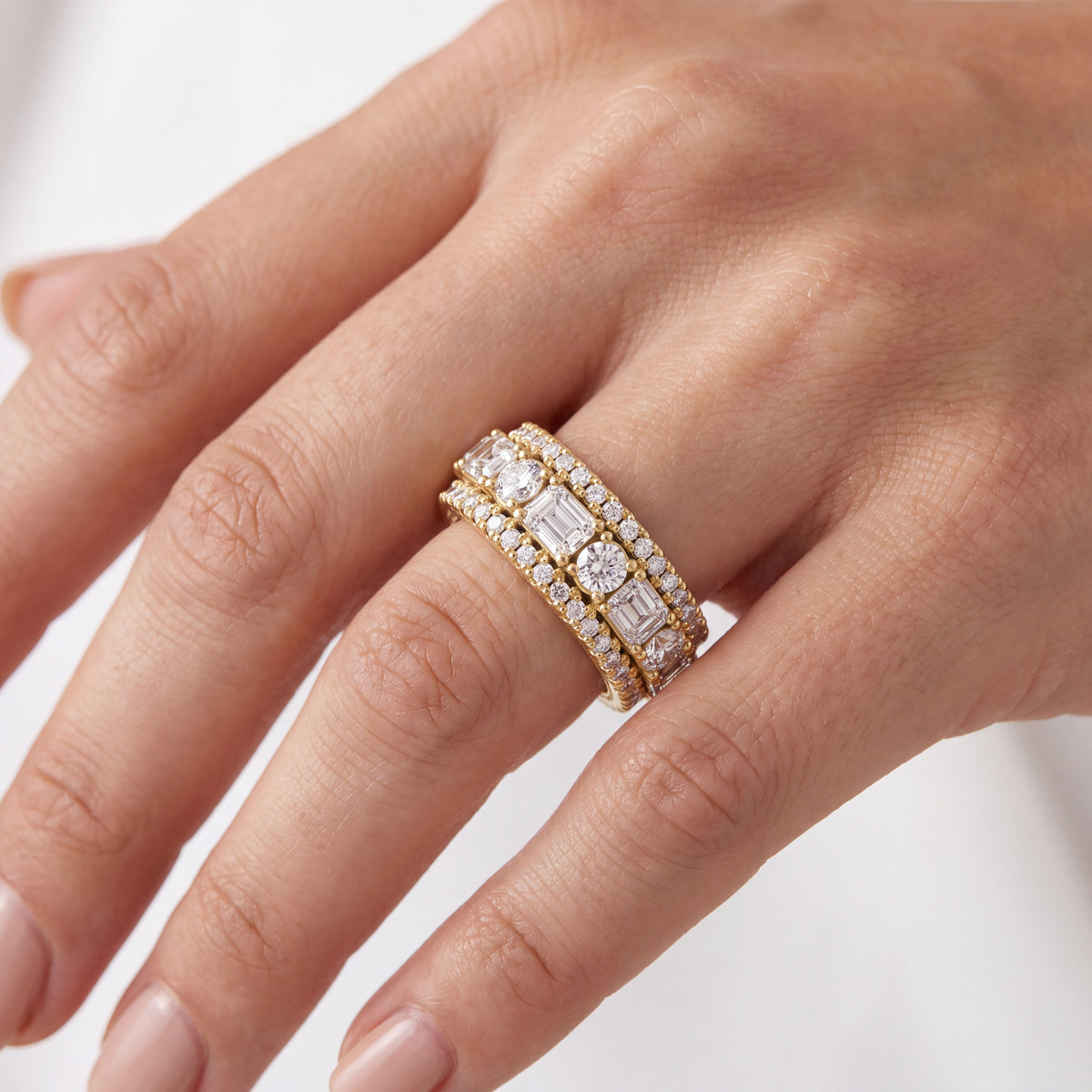 _lifestyle_image@SKU:T1136-NADE03340004Y #metal_14k-yellow-gold+origin_lab-grown+quality_ef-vs2+