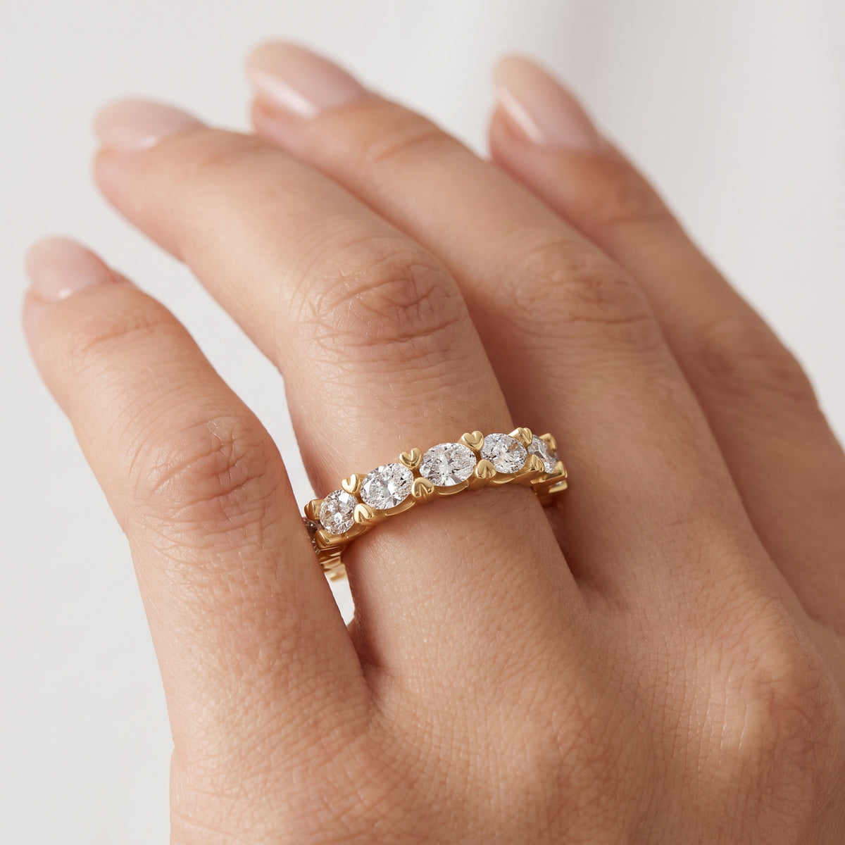 _lifestyle_image@SKU:T1235-LADO01990004Y #metal_10k-yellow-gold+origin_lab-grown+quality_g-si