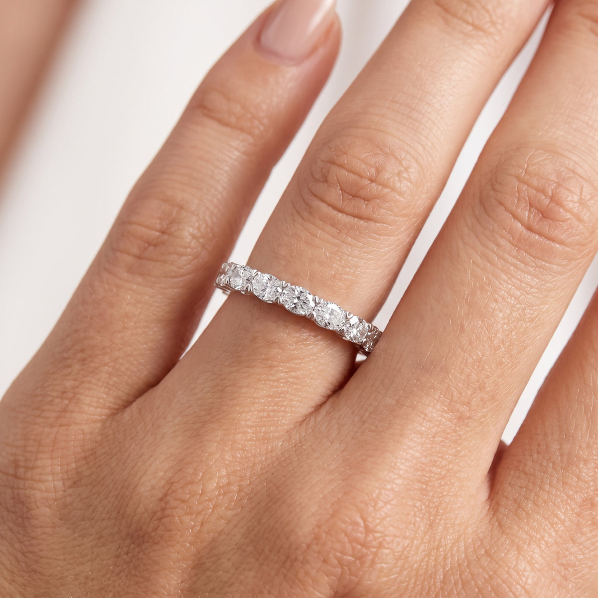 _lifestyle_image@SKU:T1235-NADO0106000PL #metal_platinum+origin_lab-grown+quality_ef-vs2+