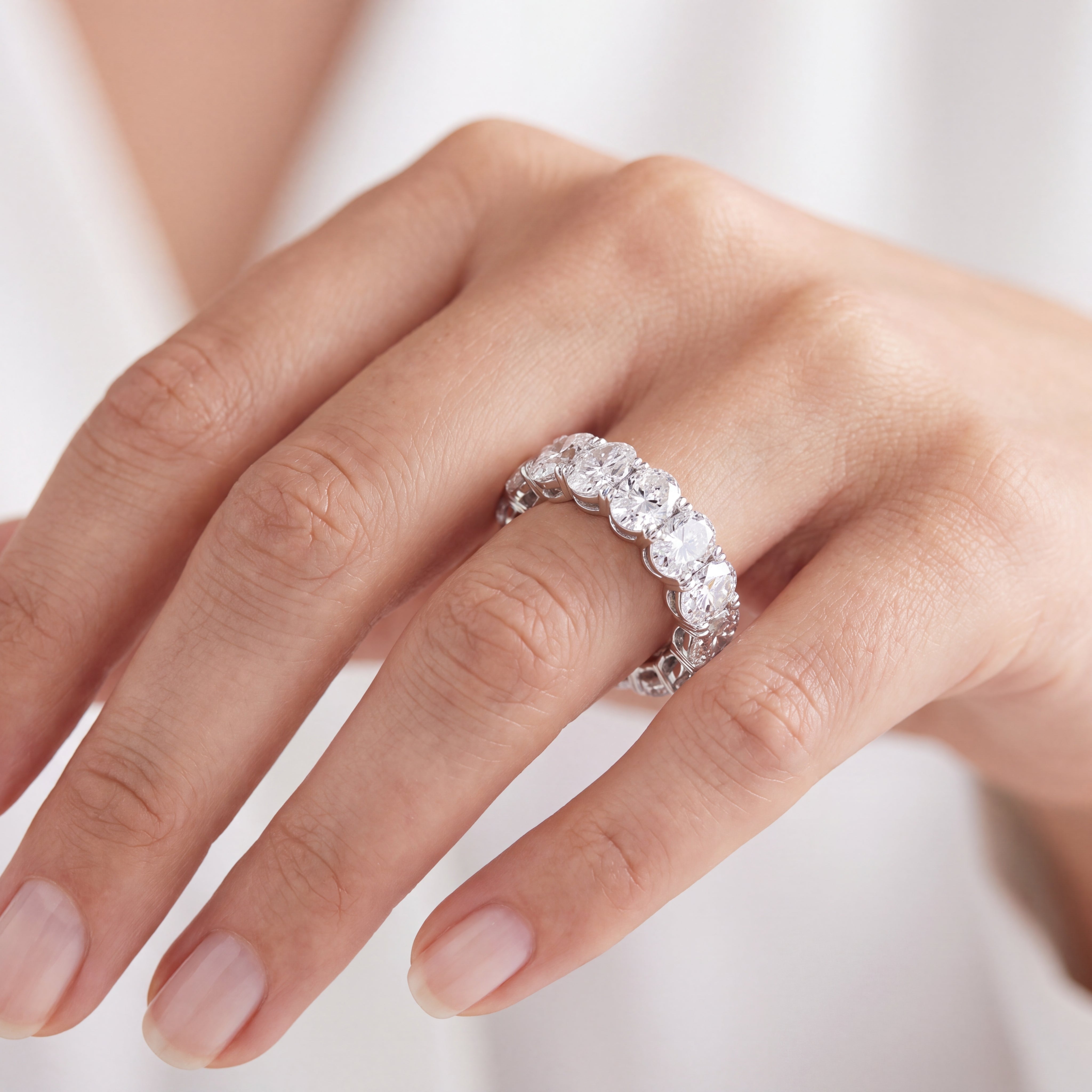 _lifestyle_image@SKU:T1235-LADO01060004W #metal_10k-white-gold+origin_lab-grown+quality_g-si