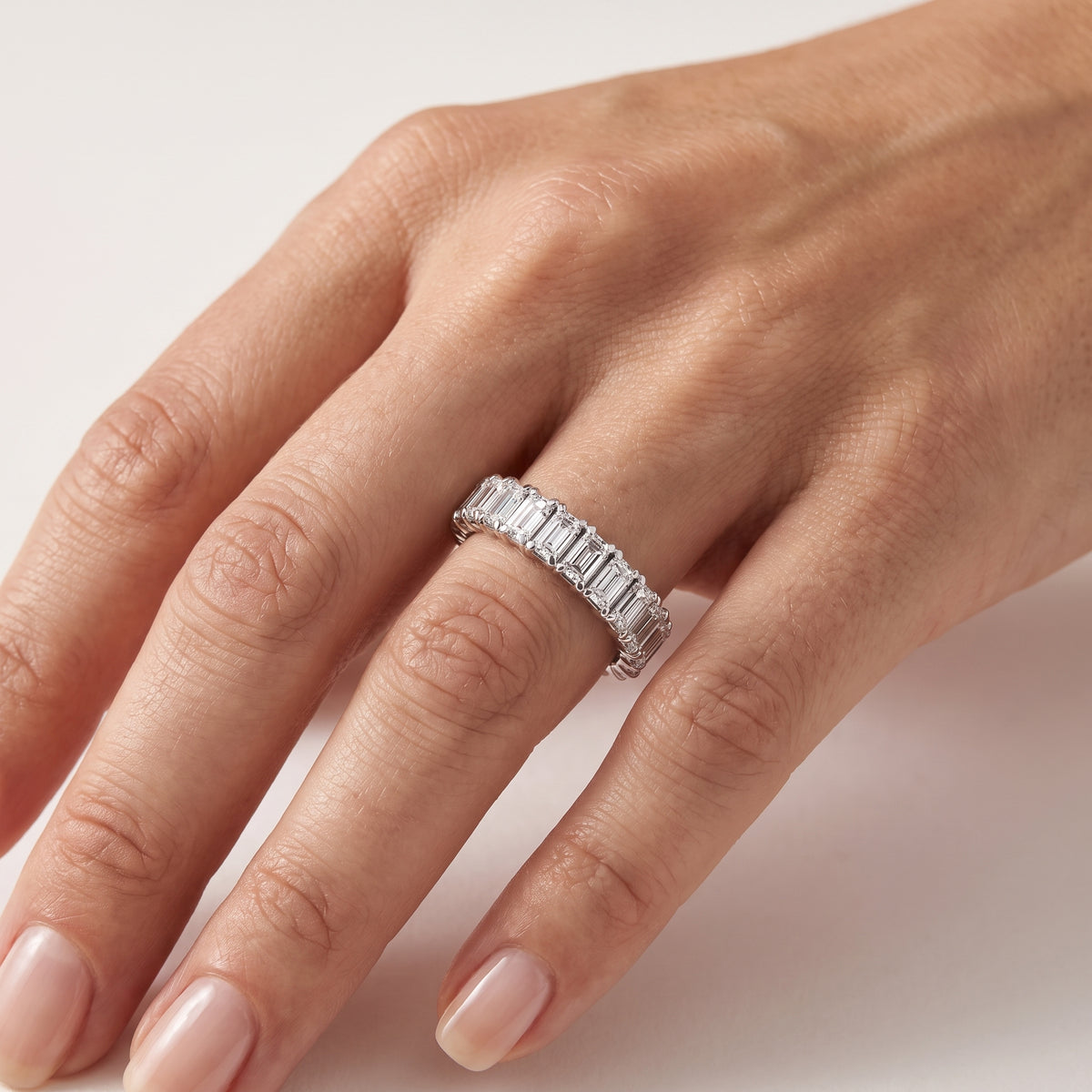 _lifestyle_image@SKU:T1731-LADE0200000DW #metal_silver+origin_lab-grown+quality_g-si