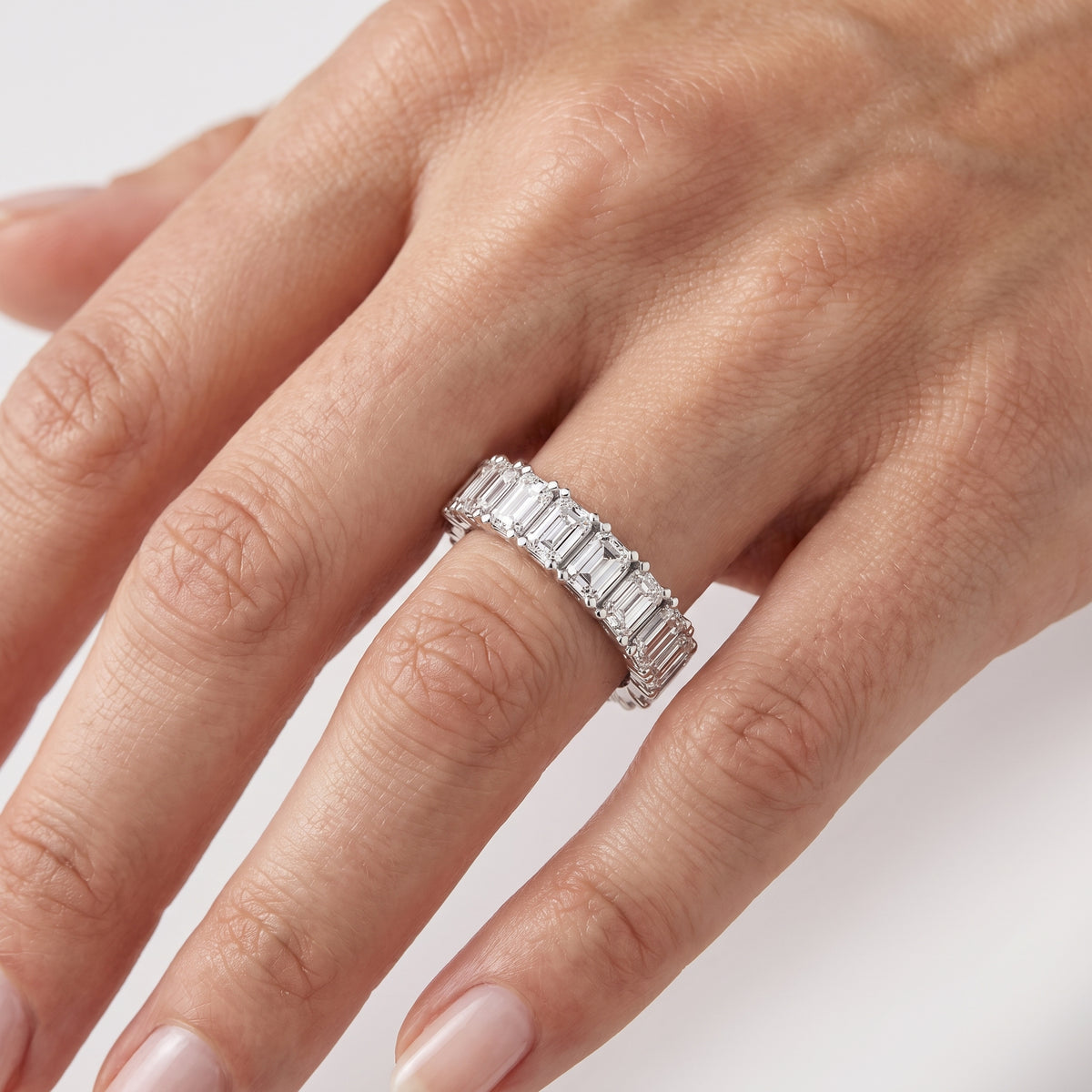 _lifestyle_image@SKU:T1731-LADE0408000DW #metal_silver+origin_lab-grown+quality_g-si