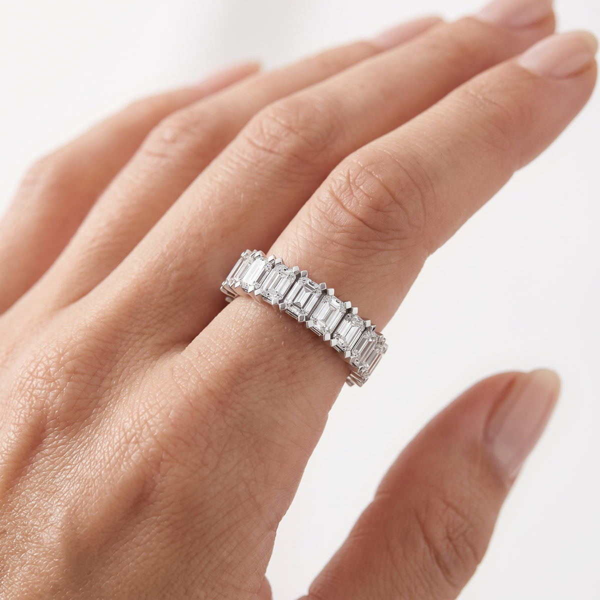 _lifestyle_image@SKU:T1731-LADE0507000DW #metal_silver+origin_lab-grown+quality_g-si