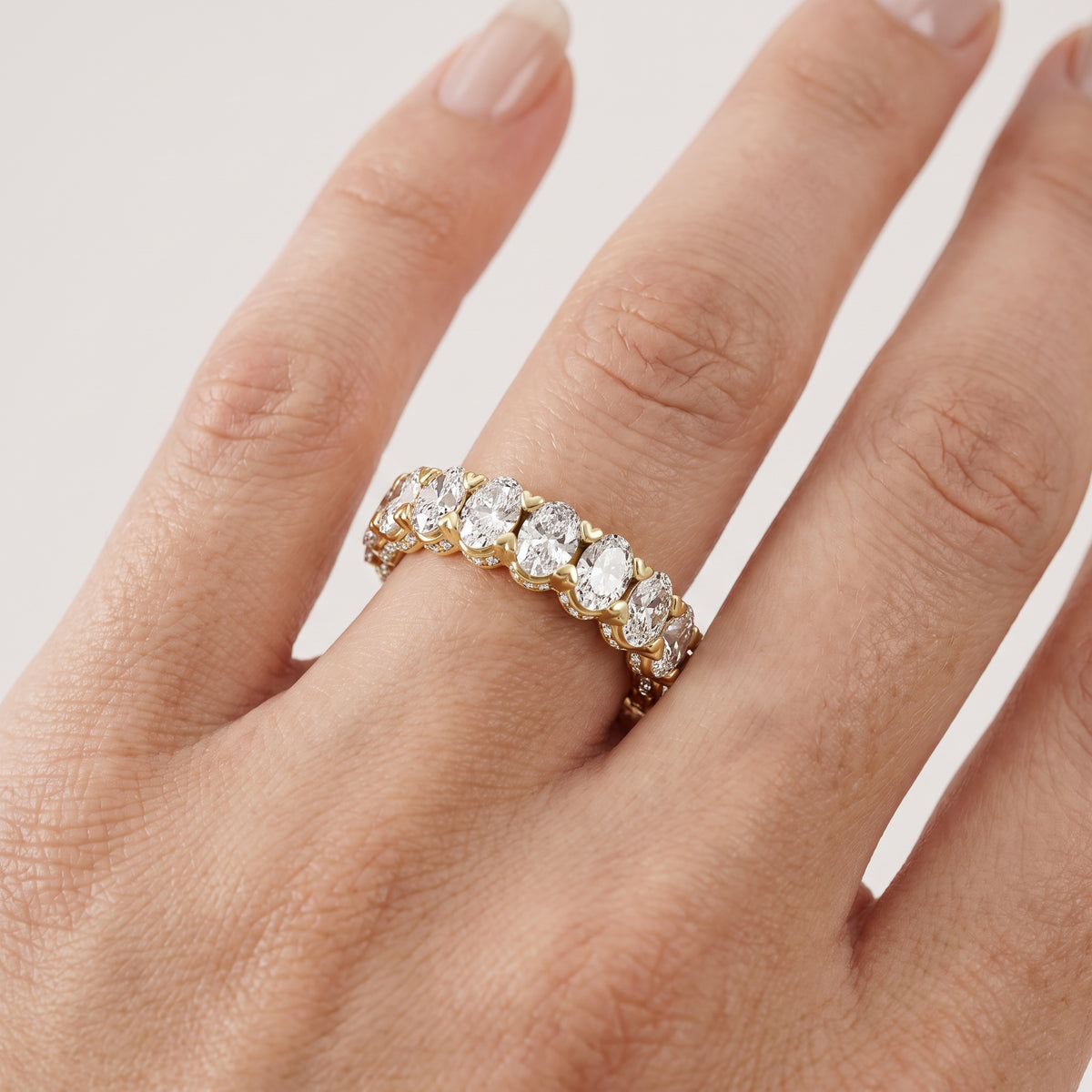 _lifestyle_image@SKU:T1731-LADO03000004Y #metal_10k-yellow-gold+origin_lab-grown+quality_g-si