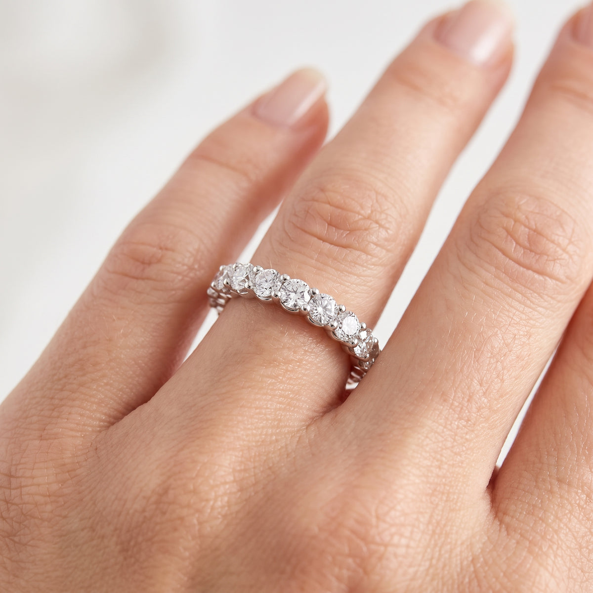 _lifestyle_image@SKU:T1731-LADR0198000DW #metal_silver+origin_lab-grown+quality_g-si